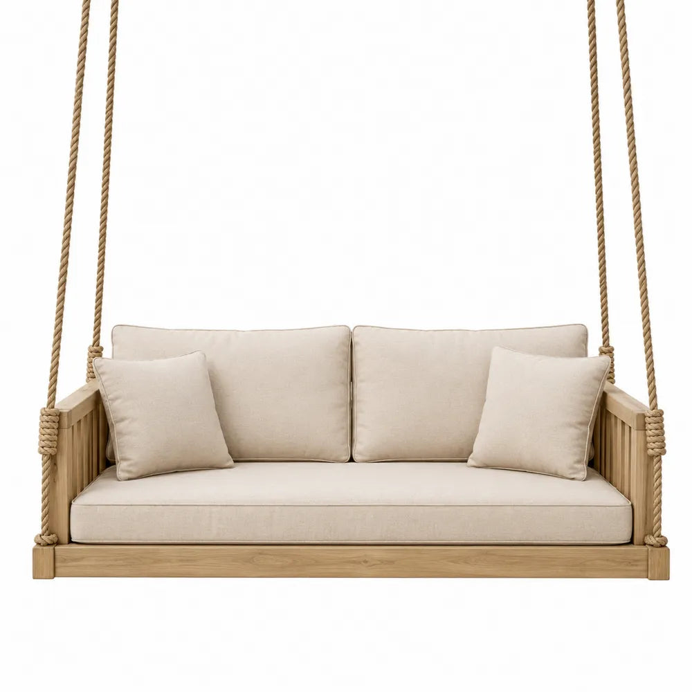 Huśtawka drewniana sofa z beżowymi poduszkami